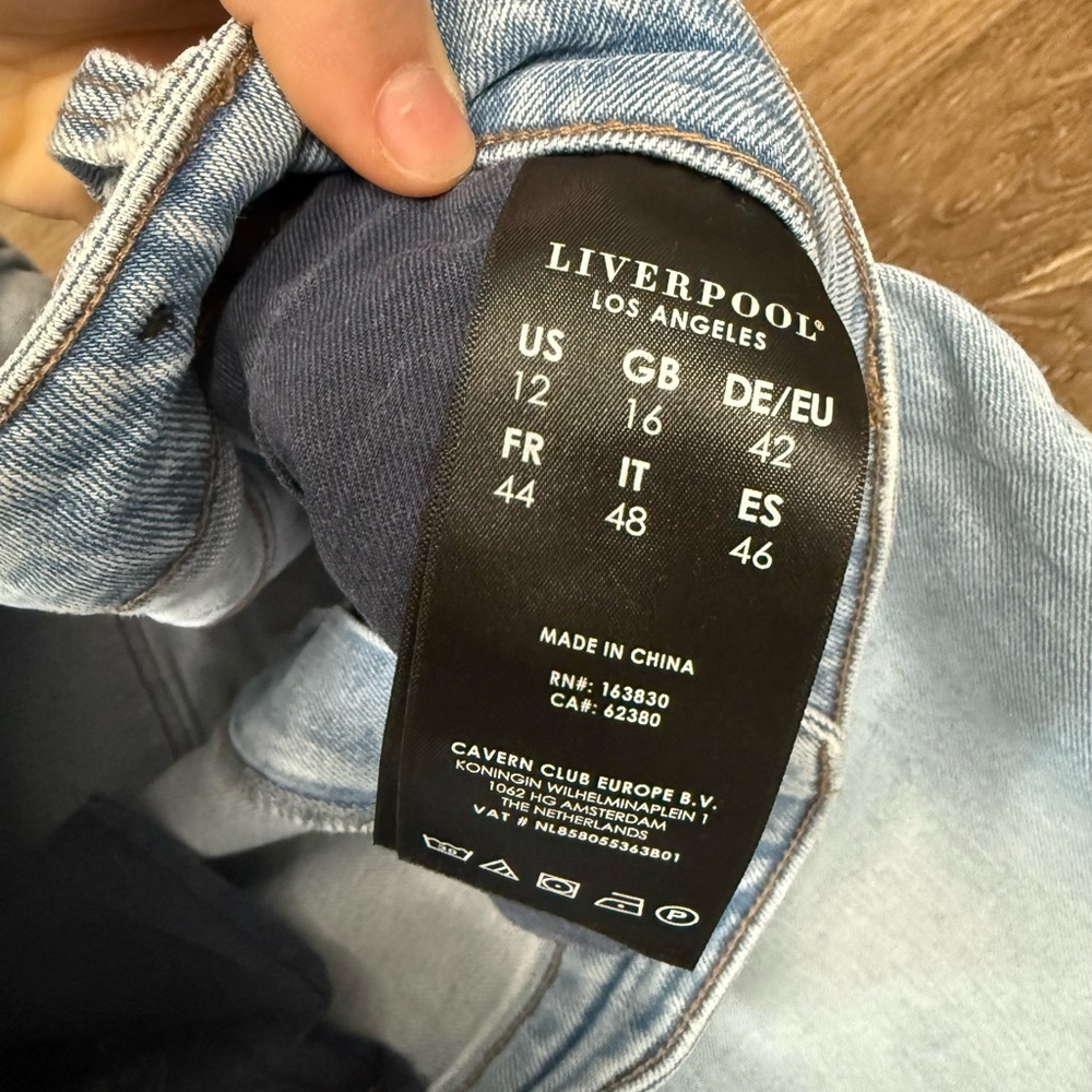 Liverpool Light Wash Wide Leg Frayed Hem Jeans - Picture 3 of 6